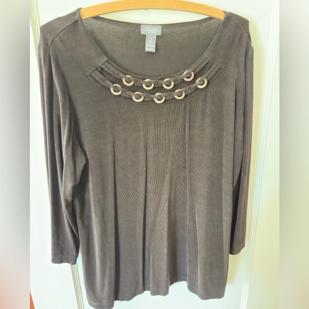 Chicos Travelers Brown Grommet Detail 3/4 inch long sleeve top